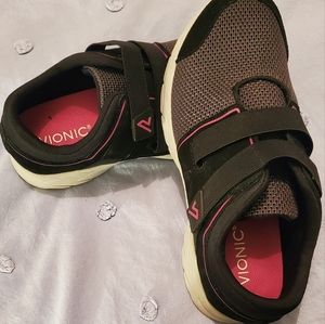 Size 10w Black Vionic tennis shoes
